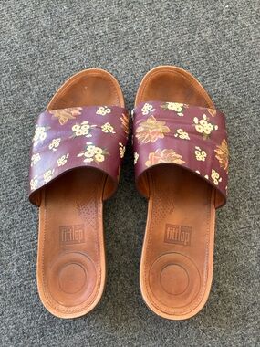 FitFlop Maroon Floral Slide Sandals